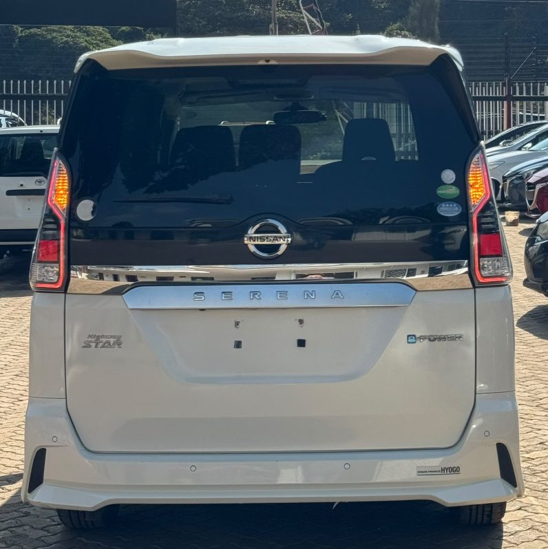 
								Nissan Serena full									