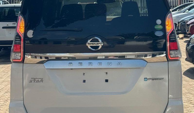 
								Nissan Serena full									