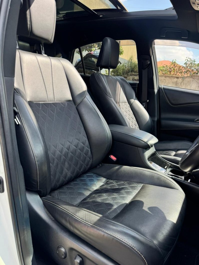 
								Toyota Harrier full									