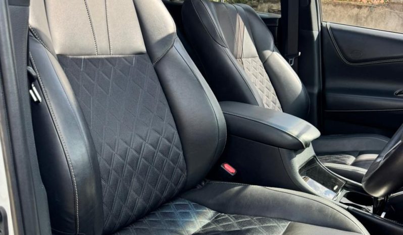 
								Toyota Harrier full									