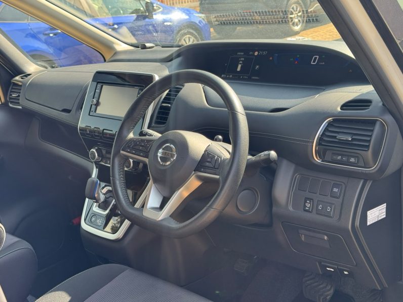 
								Nissan Serena full									