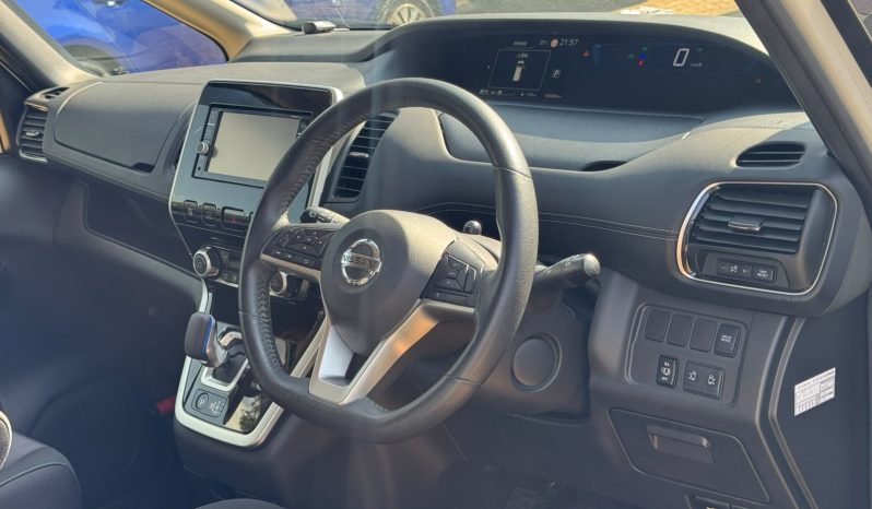 
								Nissan Serena full									