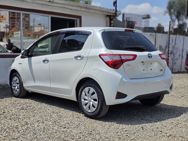 
								Toyota Vitz full									
