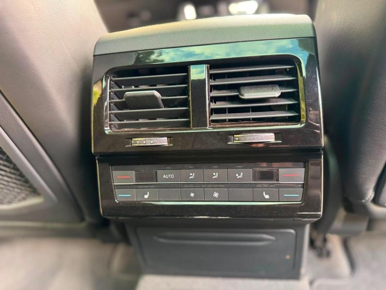 
								Volkswagen Touareg full									