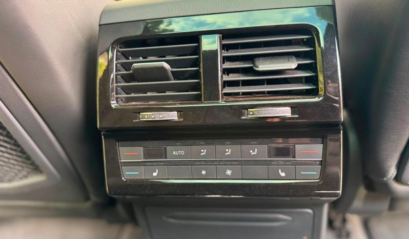 
								Volkswagen Touareg full									
