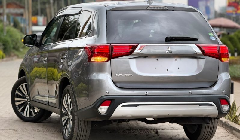 
								Mitsubishi Outlander full									