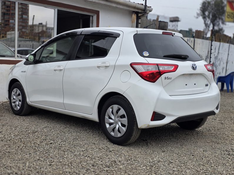 
								Toyota Vitz full									