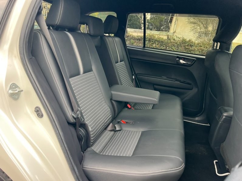 
								Toyota Harrier full									