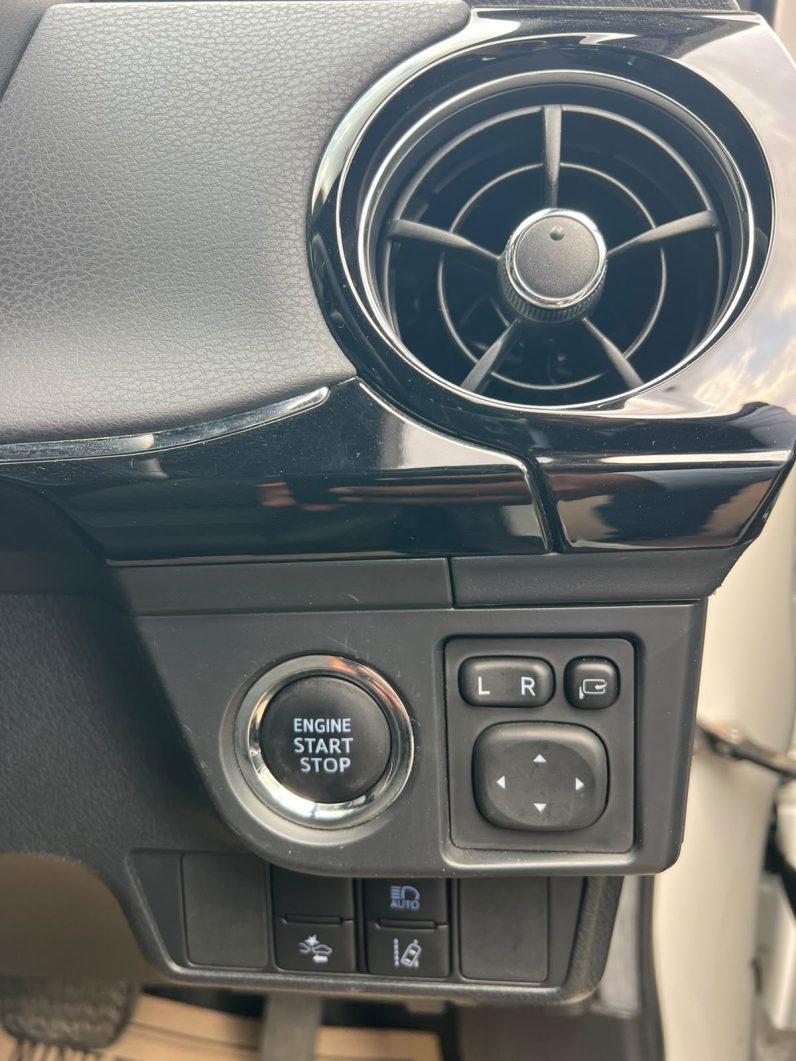
								Toyota Fielder WXB full									