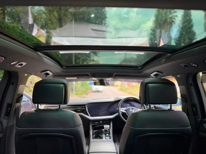 
								Volkswagen Touareg full									