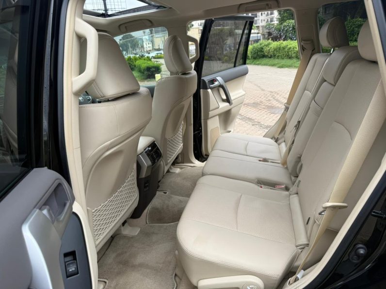 
								Toyota Land Cruiser Prado TXL full									