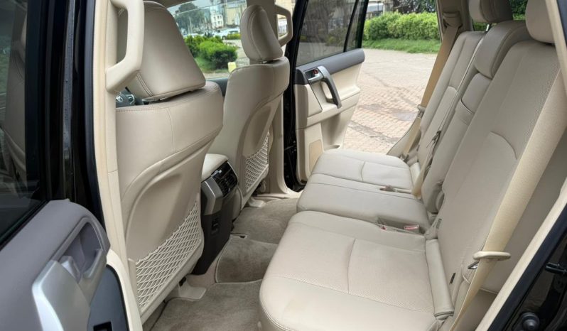 
								Toyota Land Cruiser Prado TXL full									