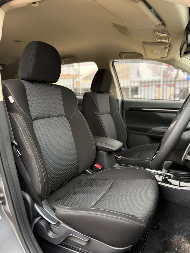 
								Mitsubishi Outlander full									