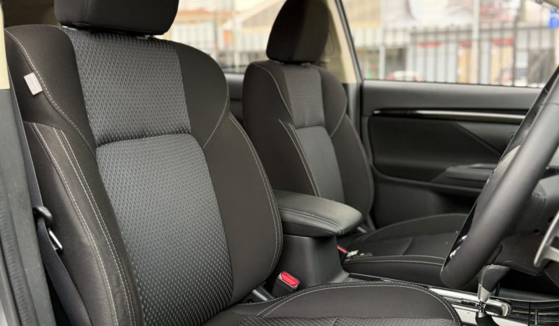
								Mitsubishi Outlander full									