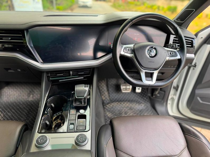 
								Volkswagen Touareg full									