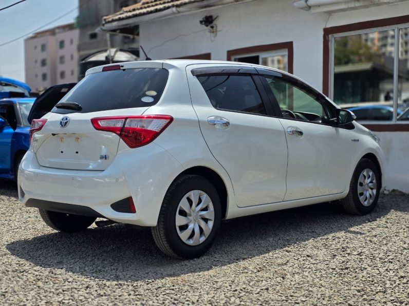 
								Toyota Vitz full									