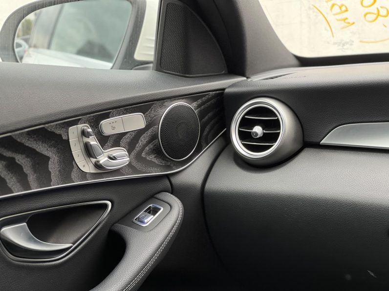 
								Mercedes Benz C200 full									
