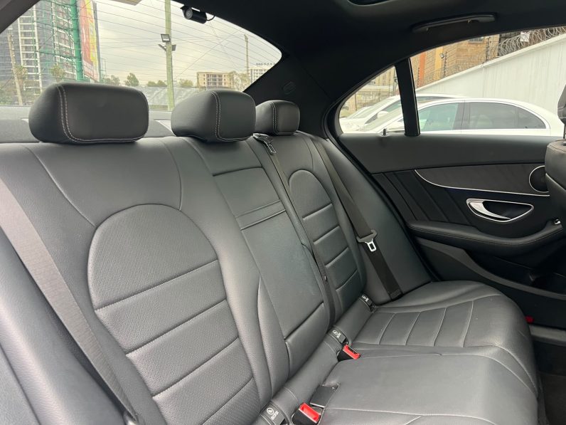 
								Mercedes Benz C200 full									