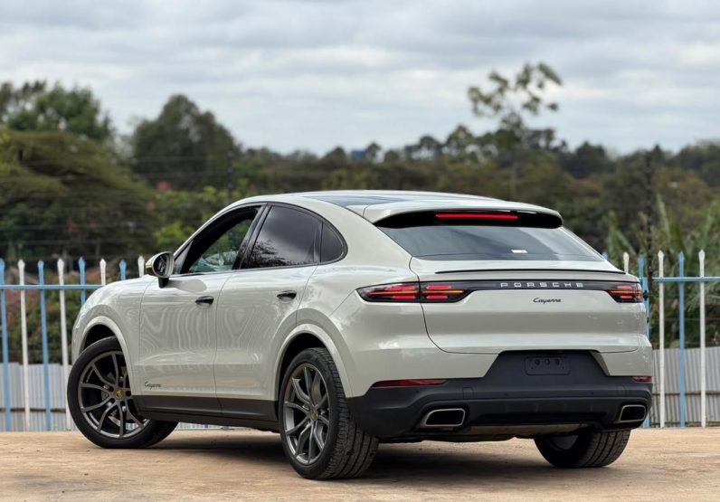
								Porsche Cayenne Coupe full									
