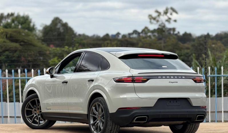 
								Porsche Cayenne Coupe full									