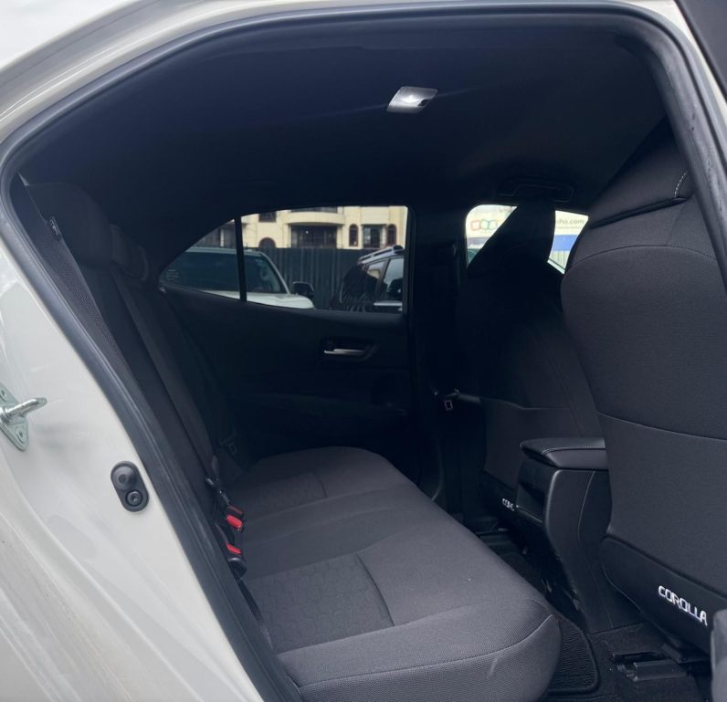 
								Toyota Corolla Sport full									