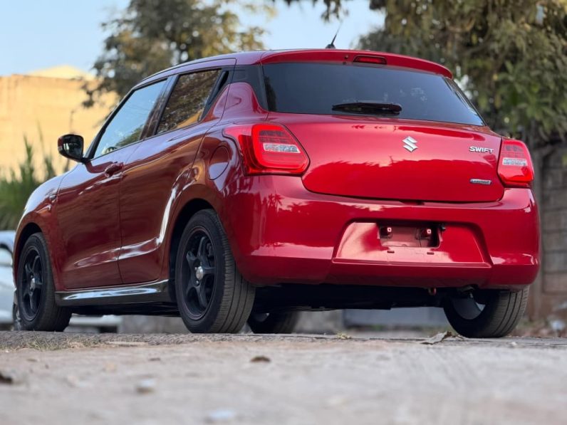 
								Suzuki Swift full									