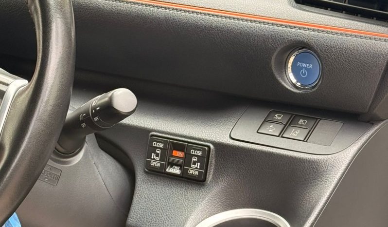 
								Toyota Sienta full									