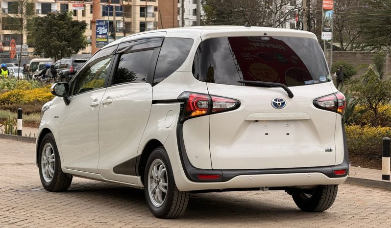 
								Toyota Sienta full									