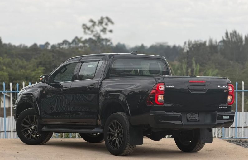 
								Toyota Hilux GR full									