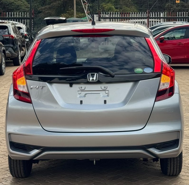 
								Honda Fit full									