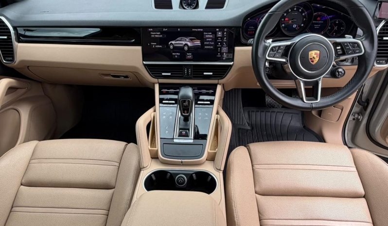 
								Porsche Cayenne Coupe full									