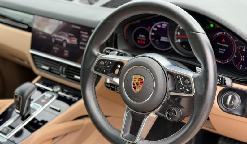 
								Porsche Cayenne Coupe full									
