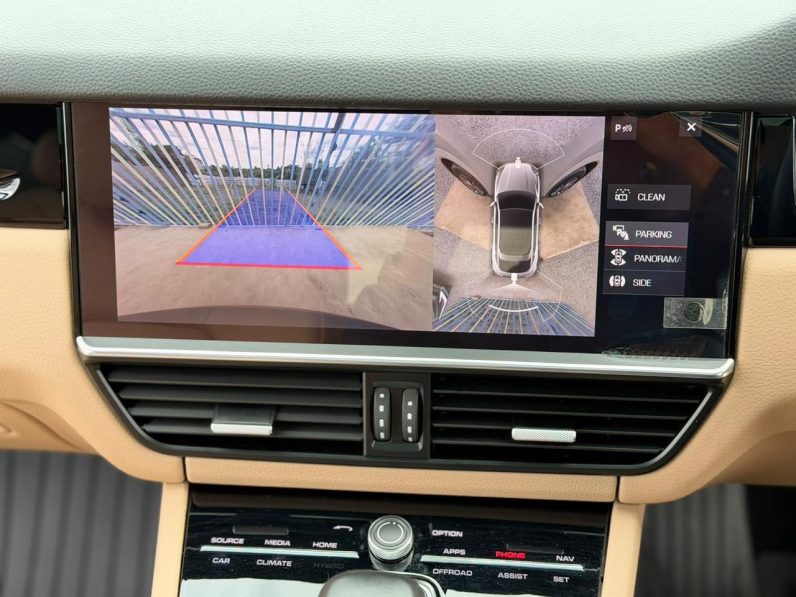 
								Porsche Cayenne Coupe full									