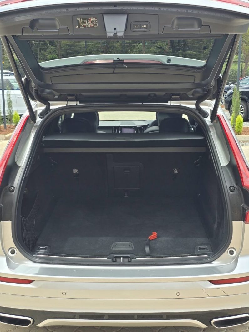 
								Volvo XC60 B6 full									