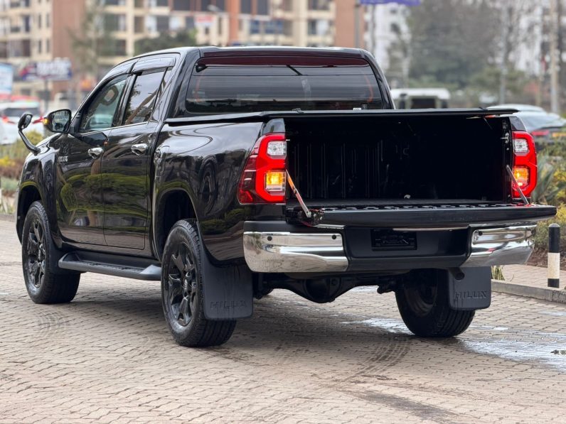 
								Toyota Hilux full									