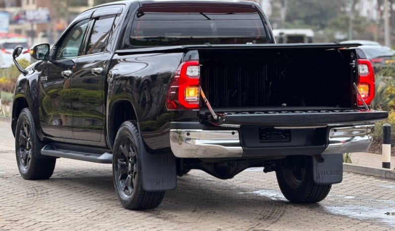 
								Toyota Hilux full									