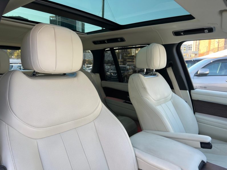 
								Range Rover Vogue D300 SWB full									