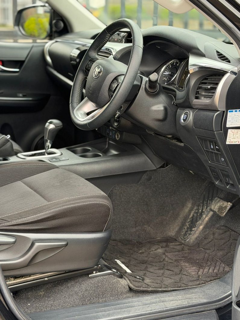 
								Toyota Hilux full									
