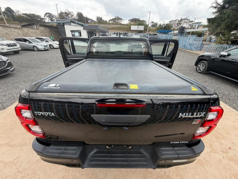 
								Toyota Hilux GR full									