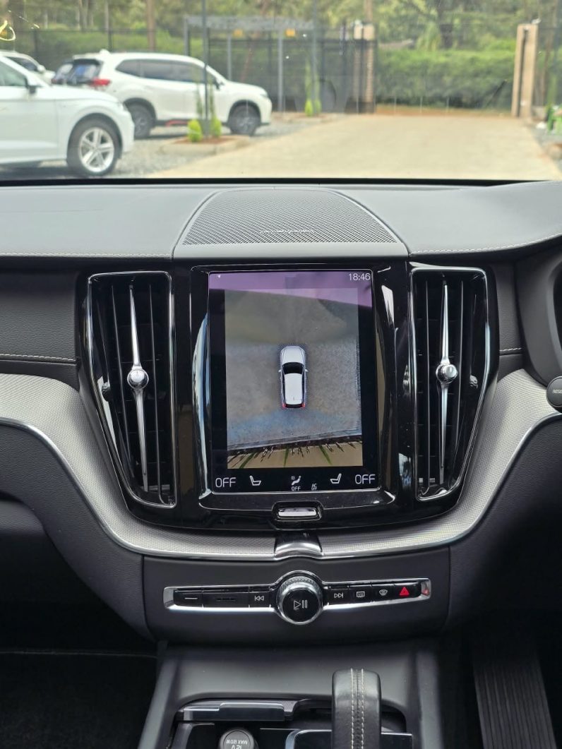 
								Volvo XC60 B6 full									