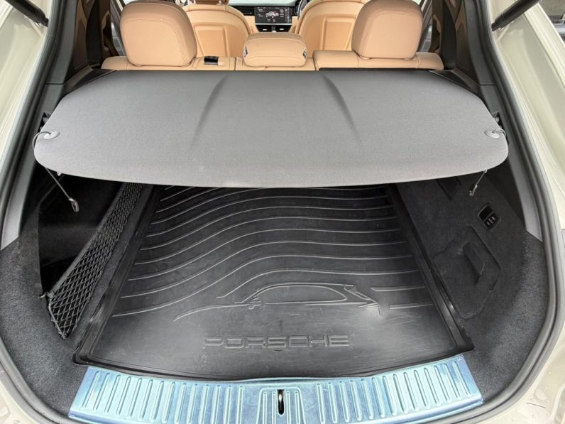 
								Porsche Cayenne Coupe full									