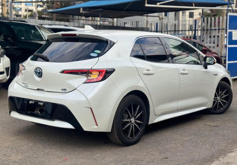 
								Toyota Corolla Sport full									