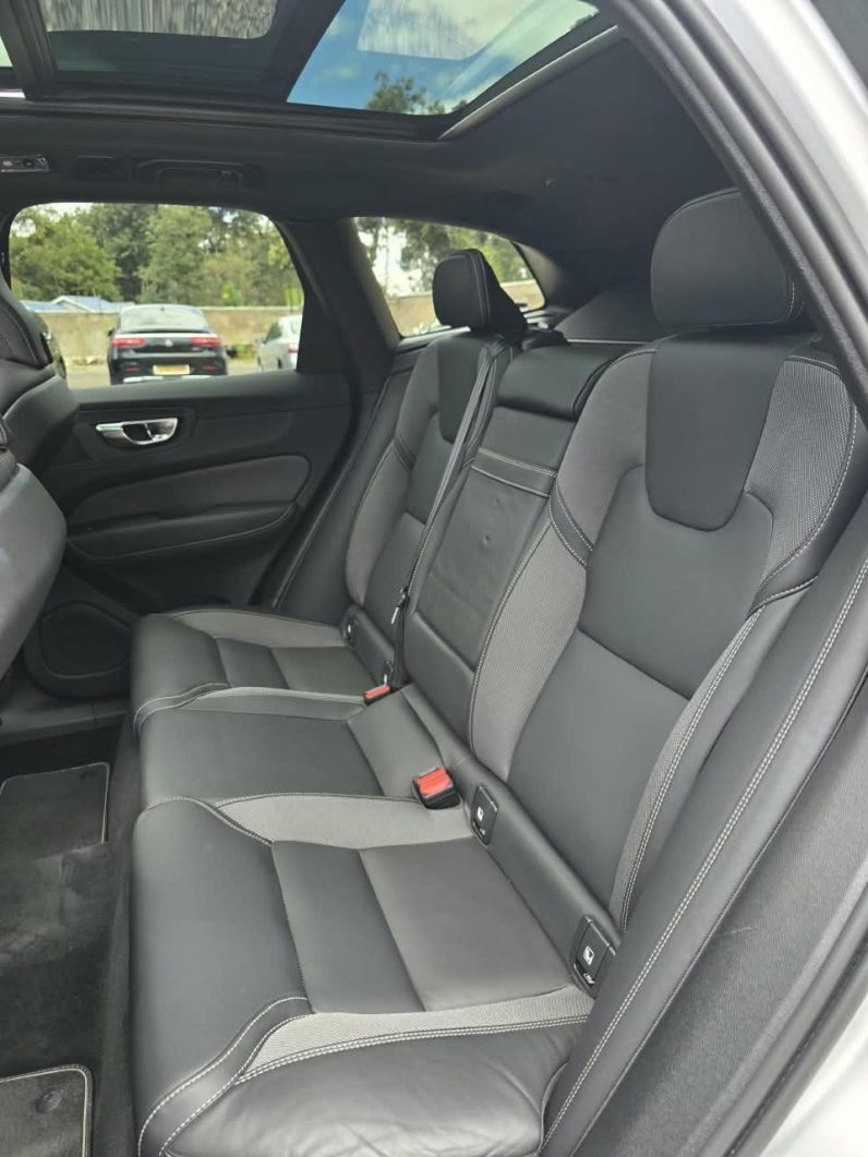 
								Volvo XC60 B6 full									