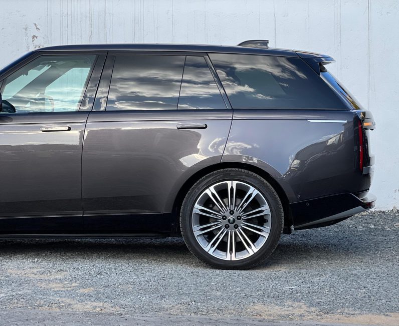 
								Range Rover Vogue D300 SWB full									