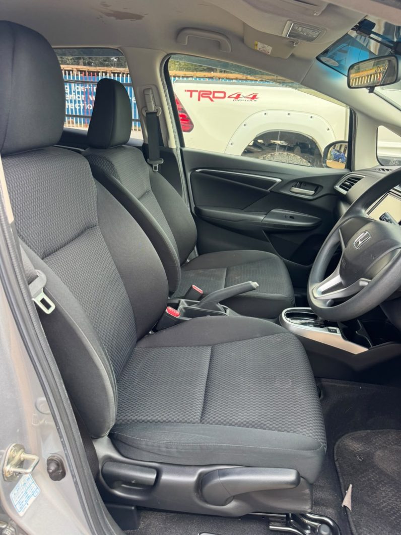 
								Honda Fit full									