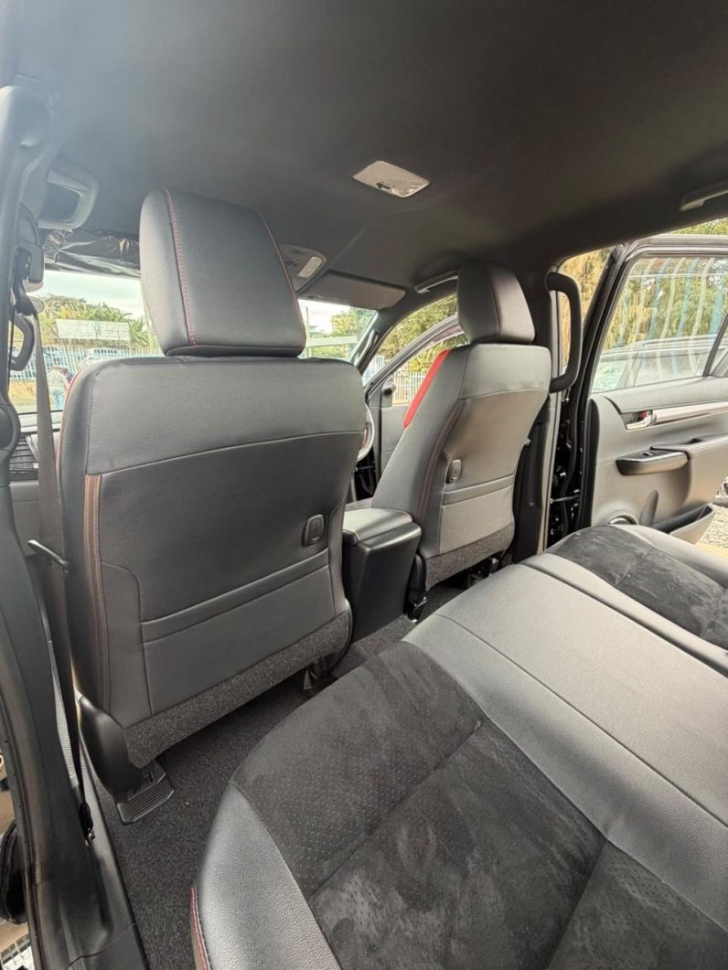 
								Toyota Hilux GR full									