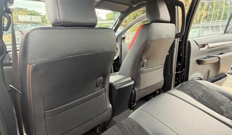 
								Toyota Hilux GR full									