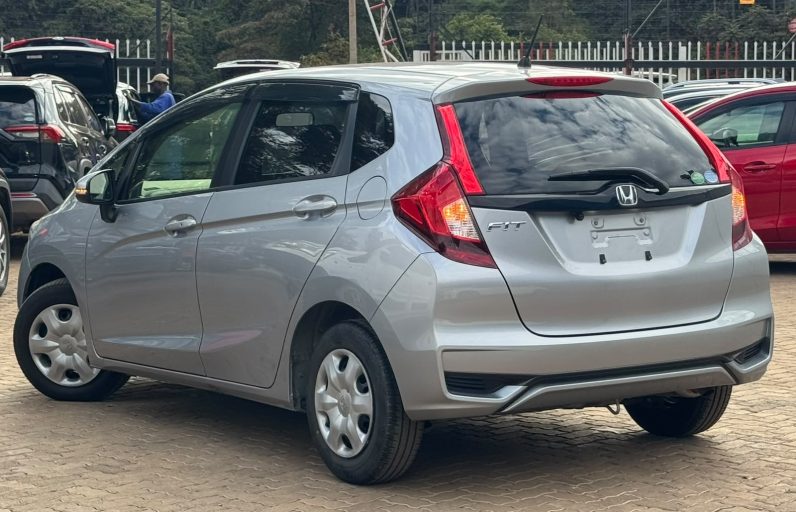 
								Honda Fit full									