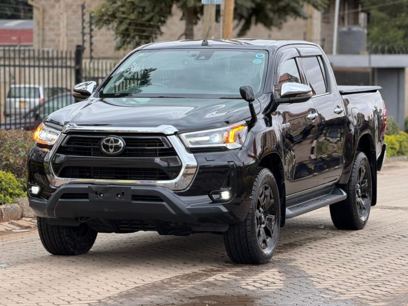
								Toyota Hilux full									