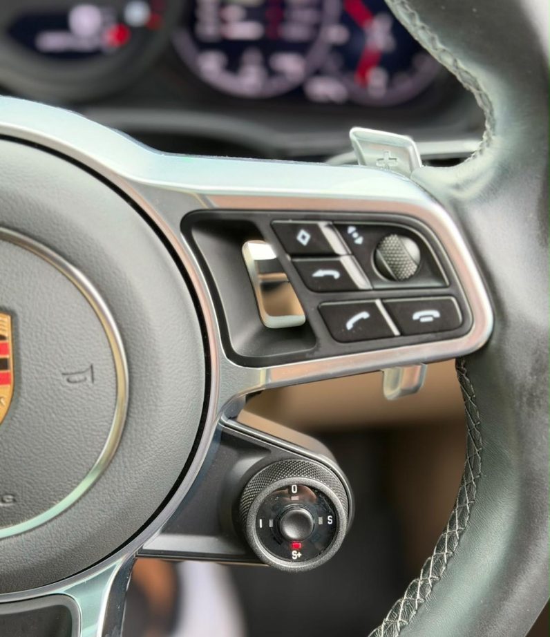 
								Porsche Cayenne Coupe full									